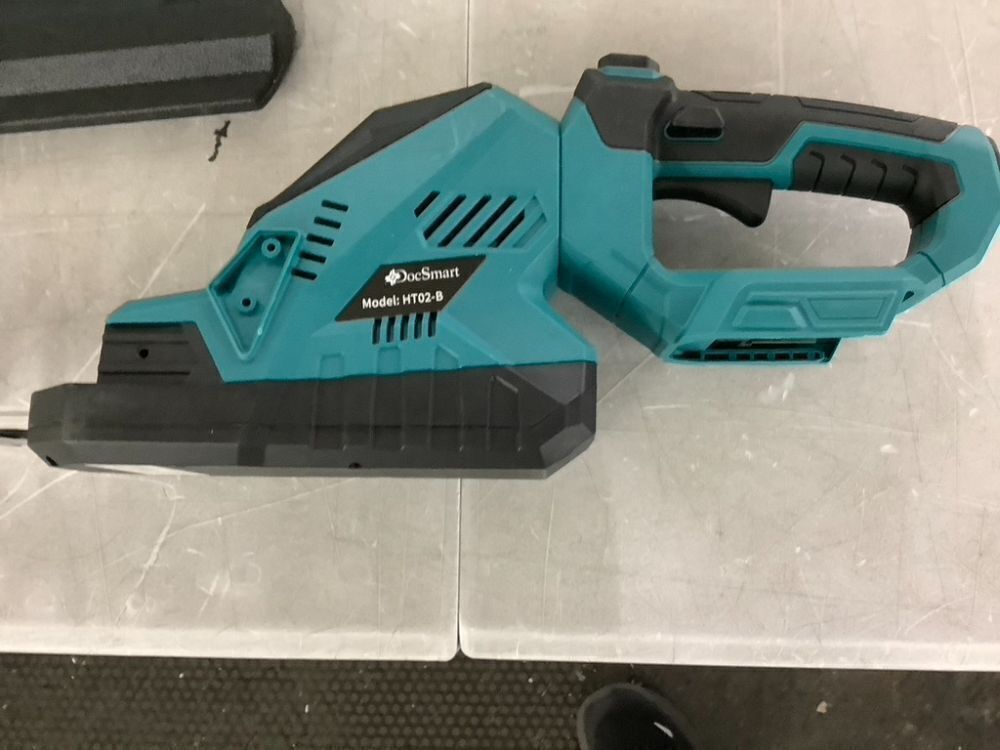 20'' Hedge Trimmer Cordless - Image 4 - Lot 275