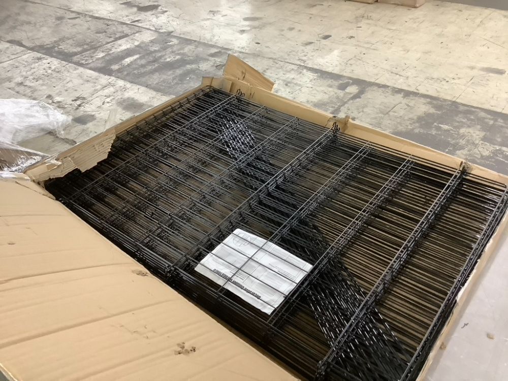 10 Panels Garden Fencing with Gate, 40" x 24' - Image 4 - Lot 276