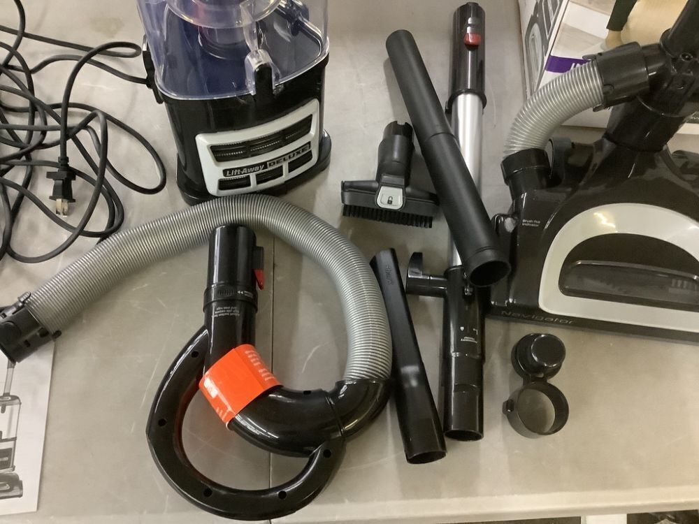 Shark Navigator Lift-Away DLX Bagless, Cordless, Upright Vacuum Cleaner with Detachable Canister and HEPA Filter for Pet Hair - Image 4 - Lot 334JF
