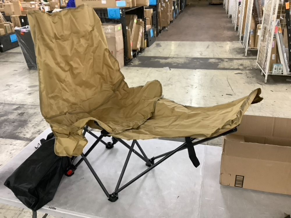 Lounge Camp Chair - Image 1 - Lot 380