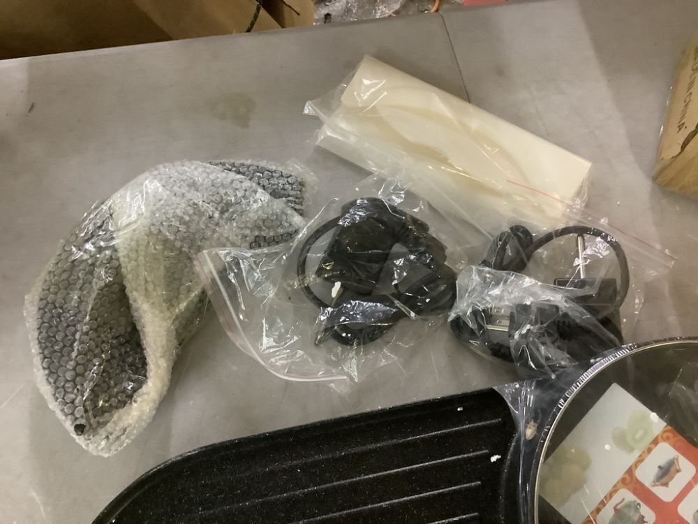 VEVOR Aluminum Alloy 2 in 1 Electric BBQ Grill and Hot Pot 72 sq. in. - Image 4 - Lot 432JF