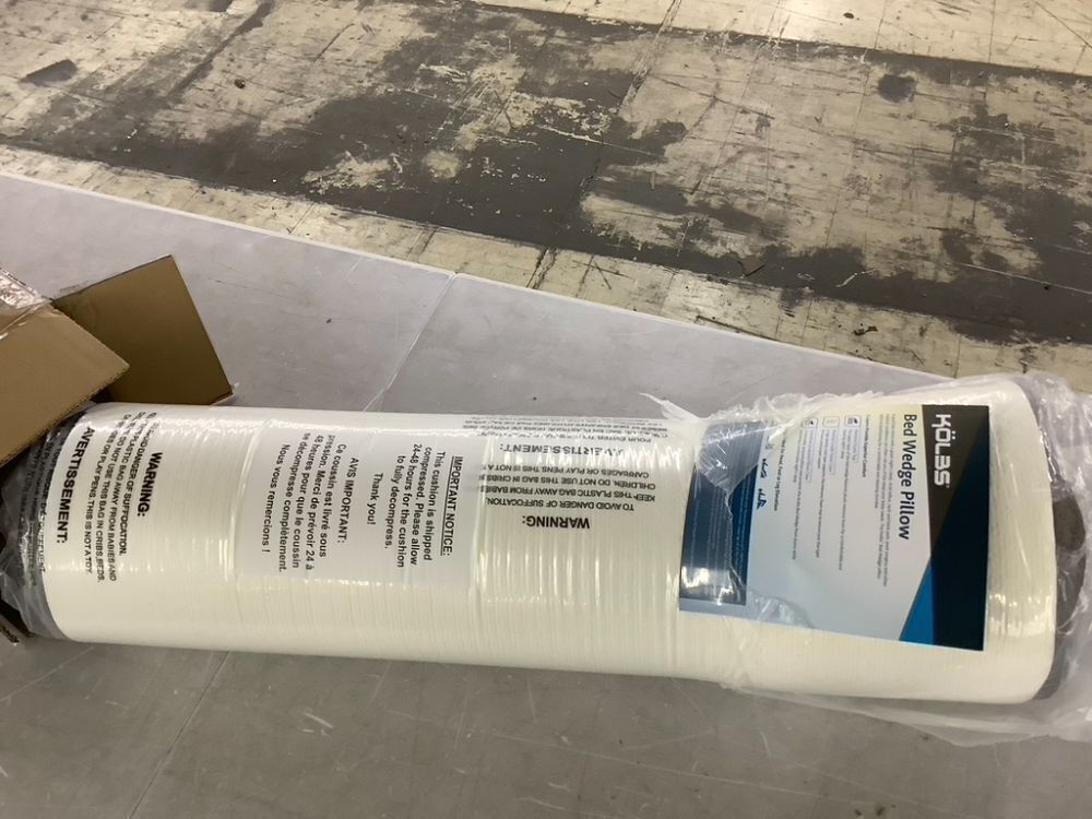 Kolbs Bed Wedge Pillow - Image 1 - Lot 474