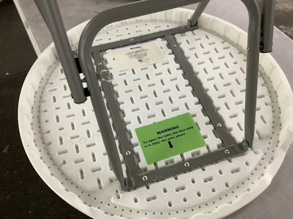 28in White High Top Folding Table - Image 3 - Lot 551