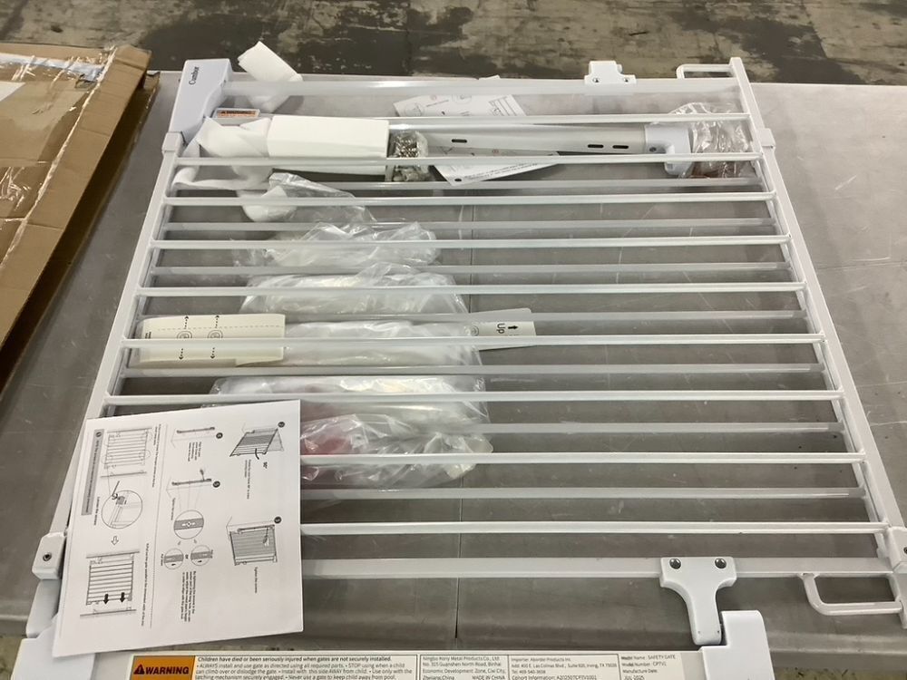 Cumbor Expandable 31.6-48" Baby Gate - Image 5 - Lot 552