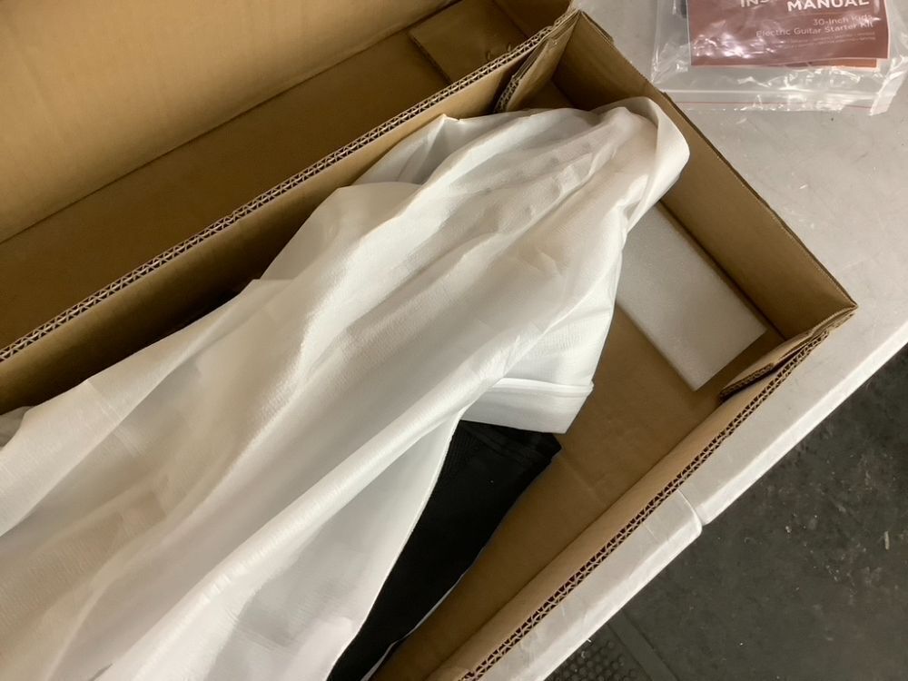 Kids Electric Guitar Beginner Starter Kit w/ 5W Amplifier - 30 in - Image 5 - Lot 566