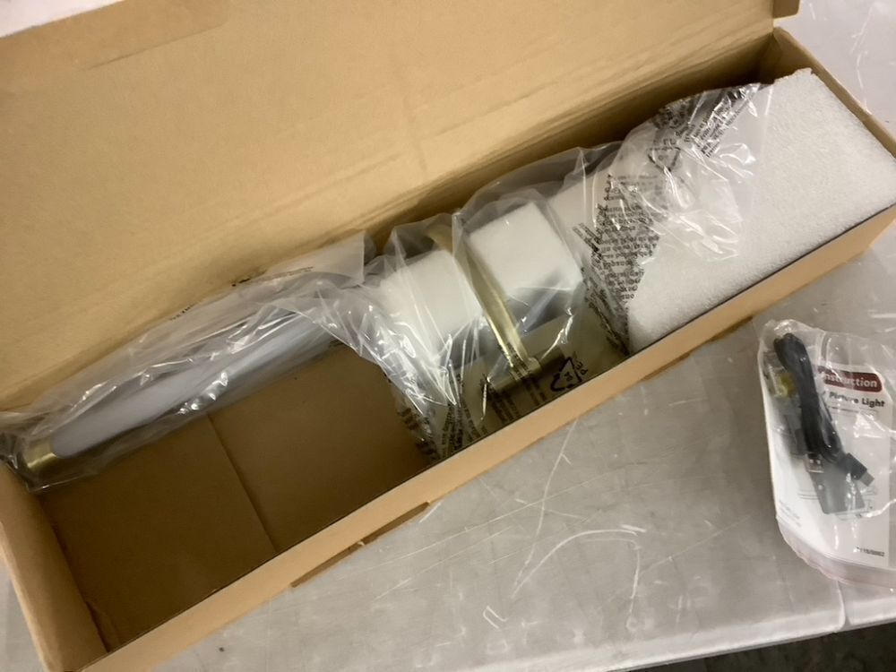 DESOOP Wireless Picture Light 24" - Image 3 - Lot 575