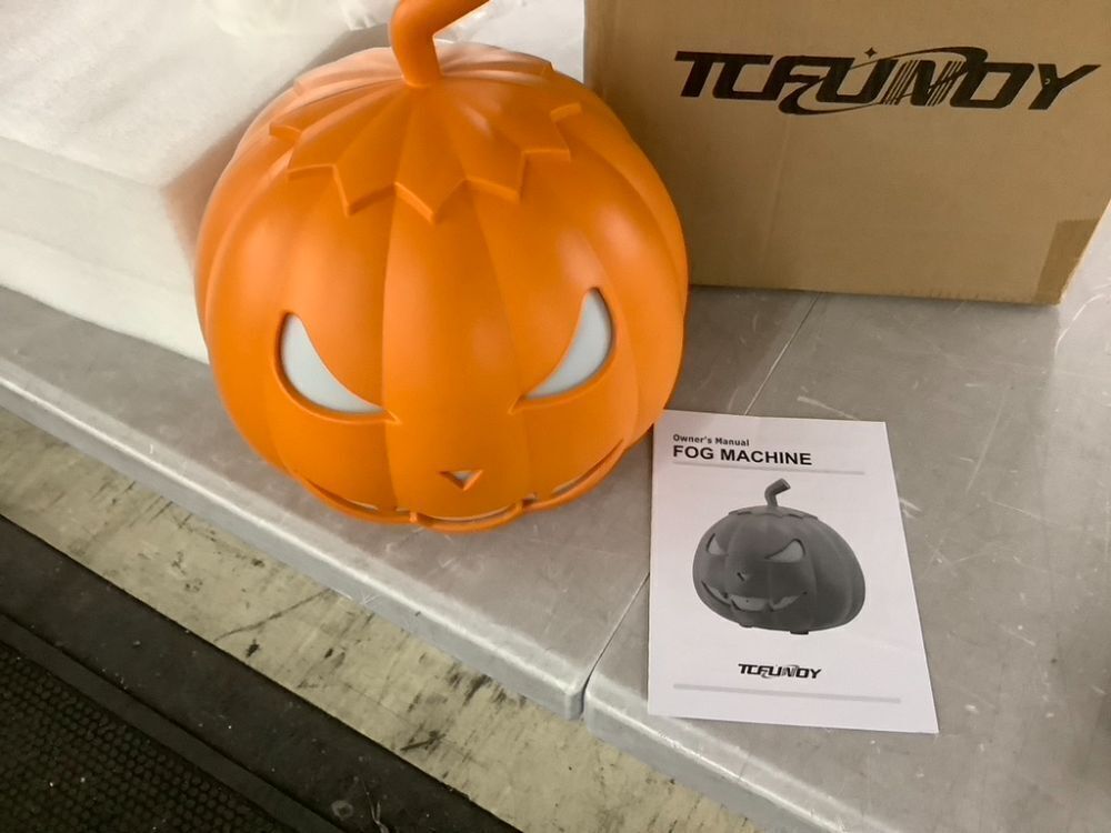 800W Pumpkin Fog Machine - Image 3 - Lot 578