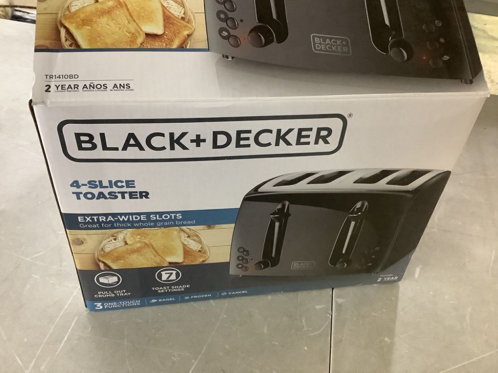 BLACK+DECKER 4-Slice Black Extra-Wide Slot Toaster - Image 5 - Lot 648JF