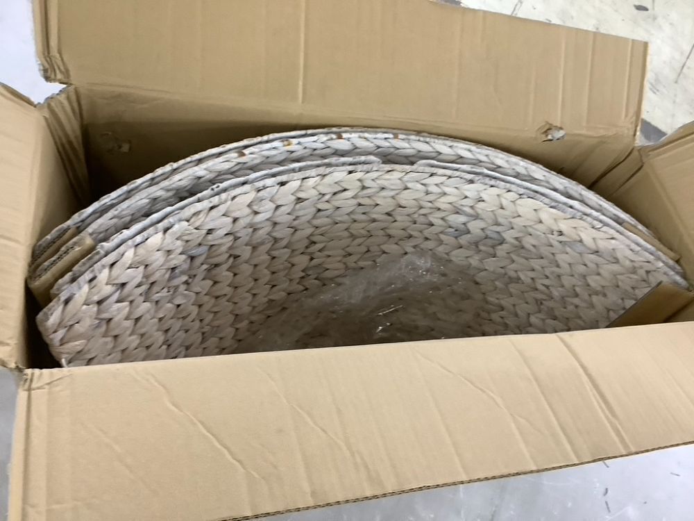 Woven Hyacinth Christmas Holiday Tree Collar - 42in - Image 2 - Lot 663