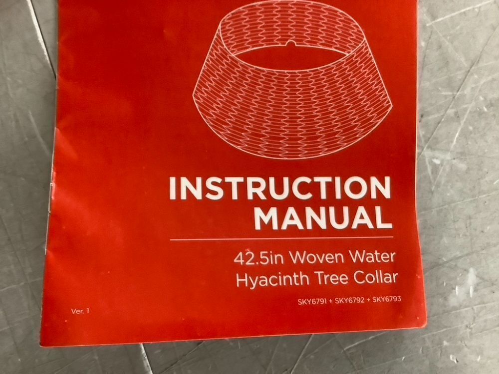 Woven Hyacinth Christmas Holiday Tree Collar - 42in - Image 7 - Lot 663