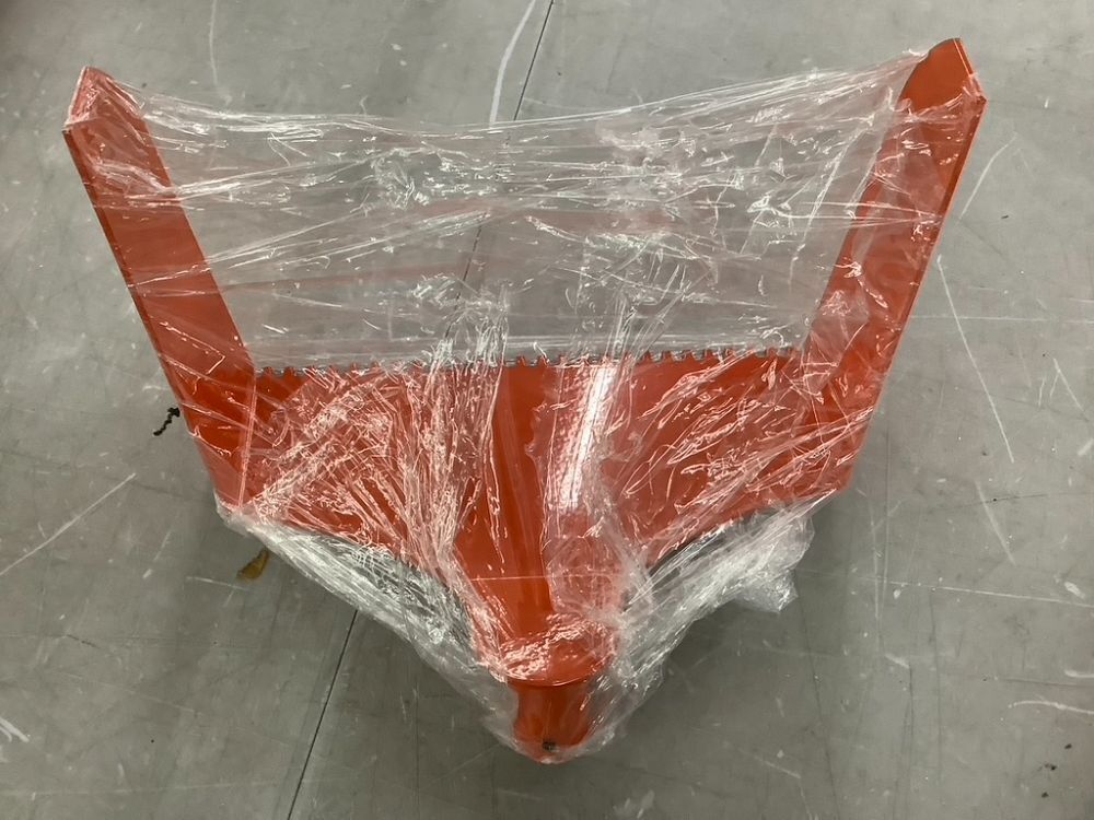 Hand Push Turf Installation Tool Glue/Adhesive Spreader - Image 2 - Lot 674