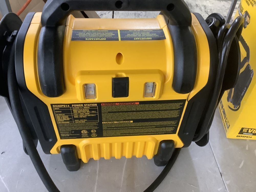 DEWALT Portable Power 2000 Peak Amp Jump Starter w/Digital Compressor - No Charging Cord - Image 4 - Lot 738JF