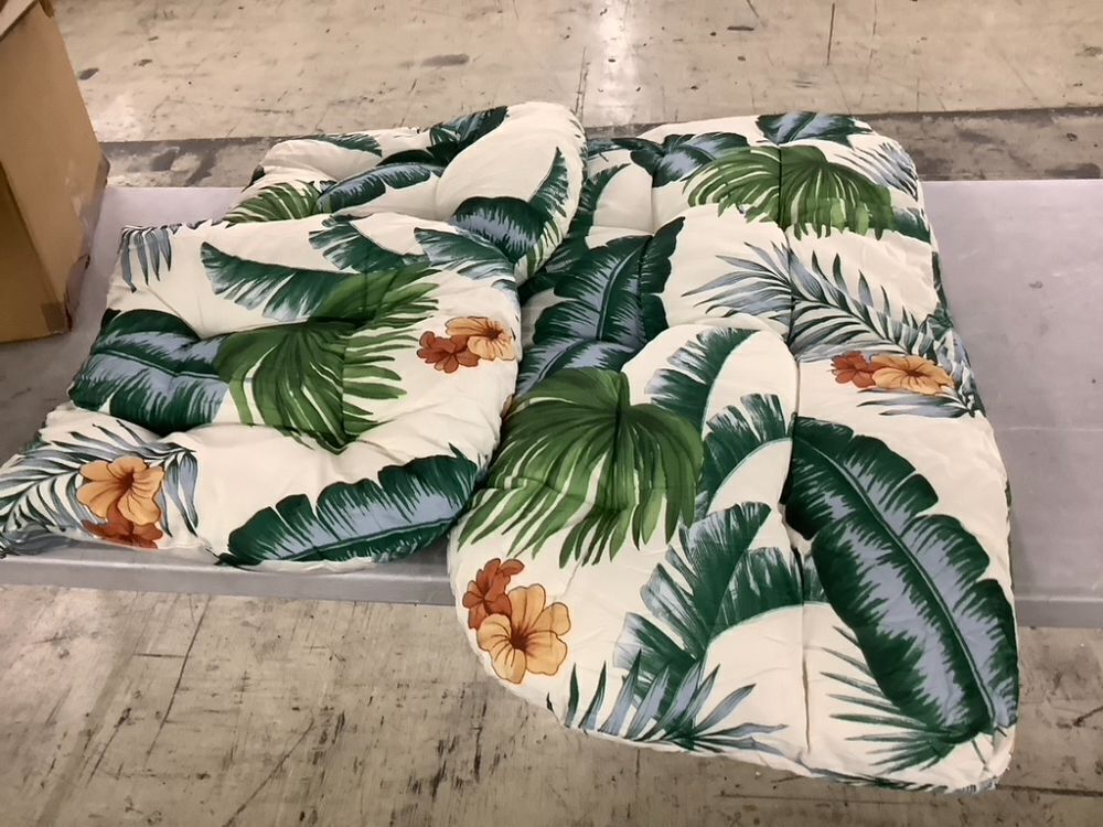 Outdoor Patio Furniture Cushions - Image 5 - Lot 760