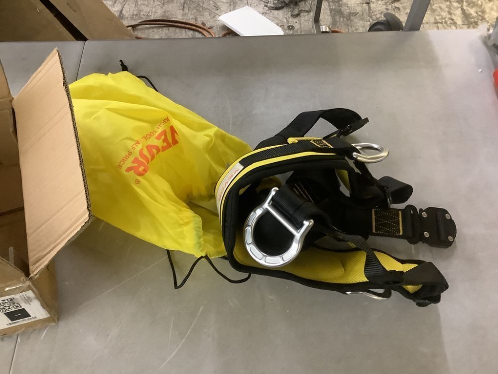 VEVOR Half Body Safety Harness with Added Padding on Waist and Leg 340 lbs. - Image 2 - Lot 445JF