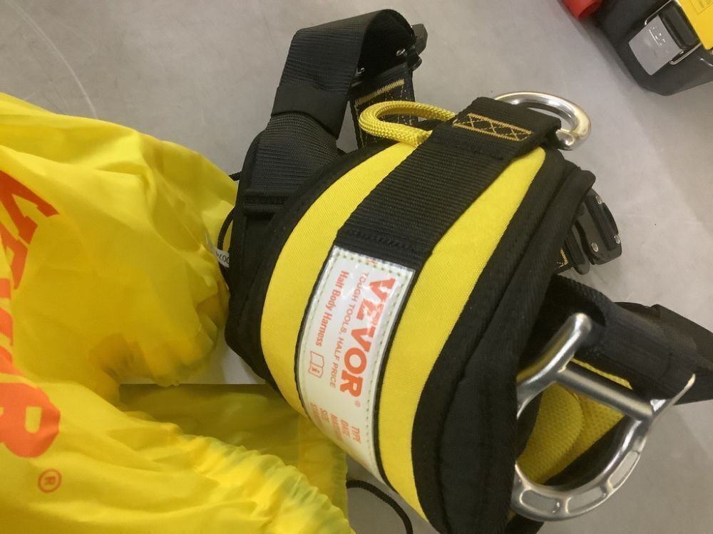 VEVOR Half Body Safety Harness with Added Padding on Waist and Leg 340 lbs. - Image 4 - Lot 445JF