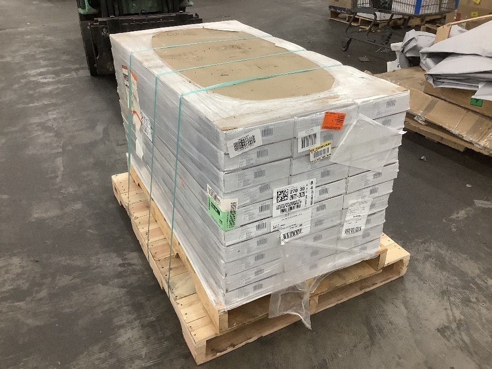 717 sq. ft. - (30) Cases of TrafficMaster Camden Lake Oak 7 mm T x 8 in. W Laminate Wood Flooring (23.9 sqft/case) - Image 2 - Lot 9JF