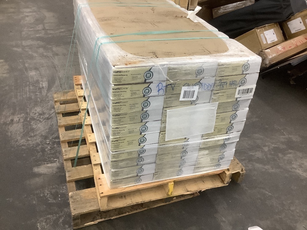 717 sq. ft. - (30) Cases of TrafficMaster Camden Lake Oak 7 mm T x 8 in. W Laminate Wood Flooring (23.9 sqft/case) - Image 4 - Lot 12JF