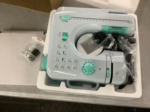 6V Portable Foot Pedal Sewing Machine w/ 12 Stitch Patterns - Lot 455