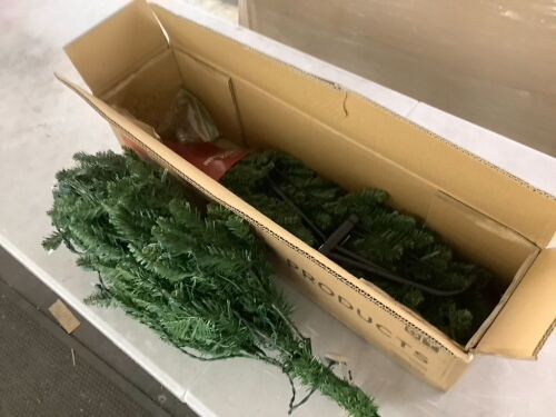 4.5' Prelit Spruce Pencil Christmas Tree w/ Incandescent Lights - Lot 688