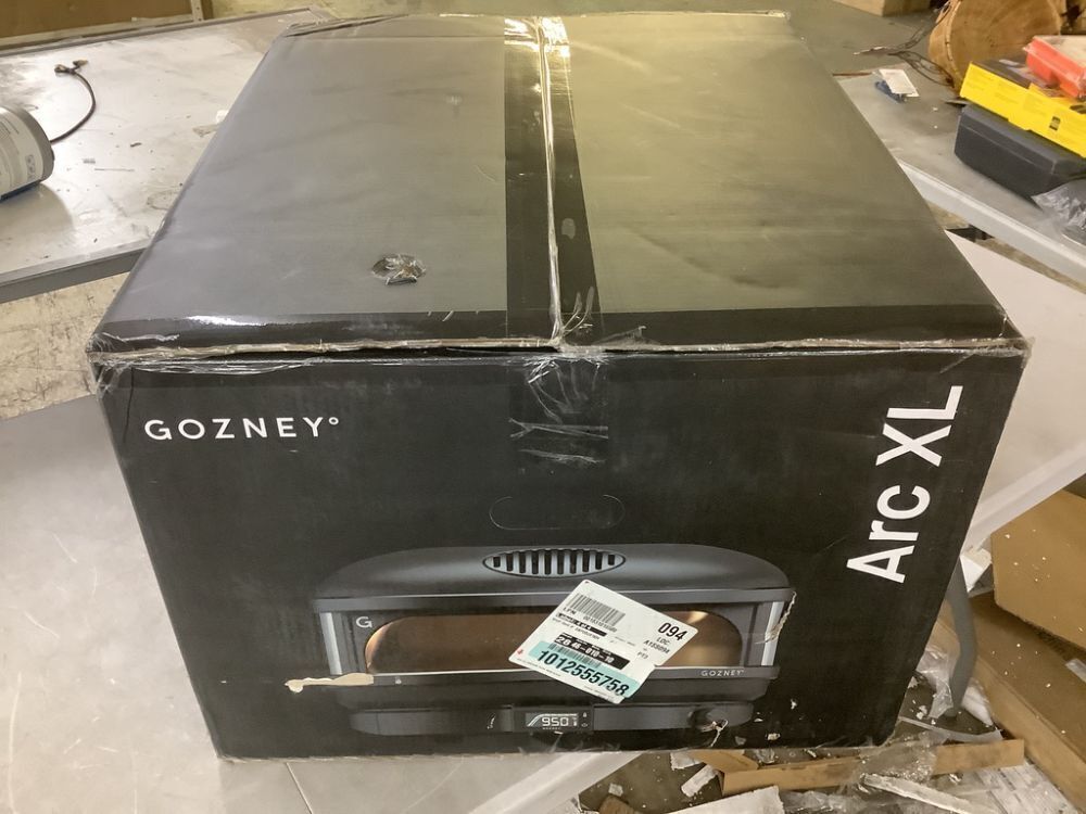 GOZNEY Arc XL Propane Outdoor Pizza Oven in Off-Black - Image 3 - Lot 5JF