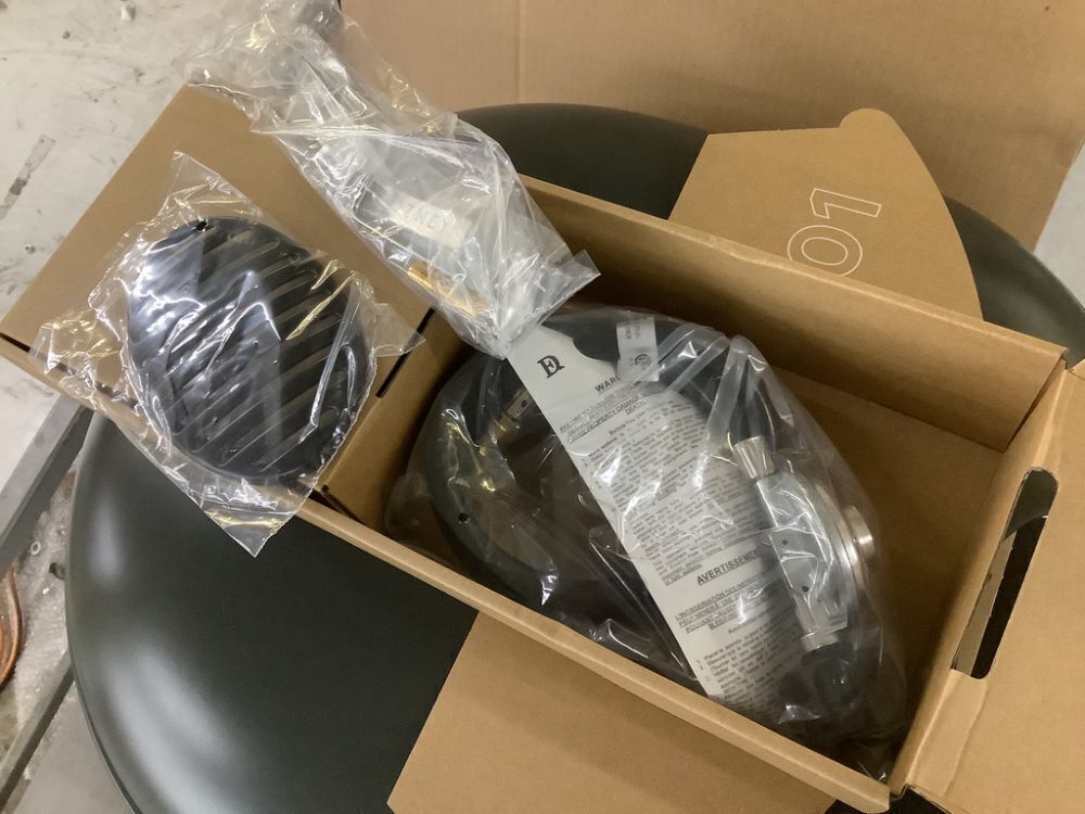 GOZNEY Arc XL Propane Outdoor Pizza Oven in Off-Black - Image 8 - Lot 5JF