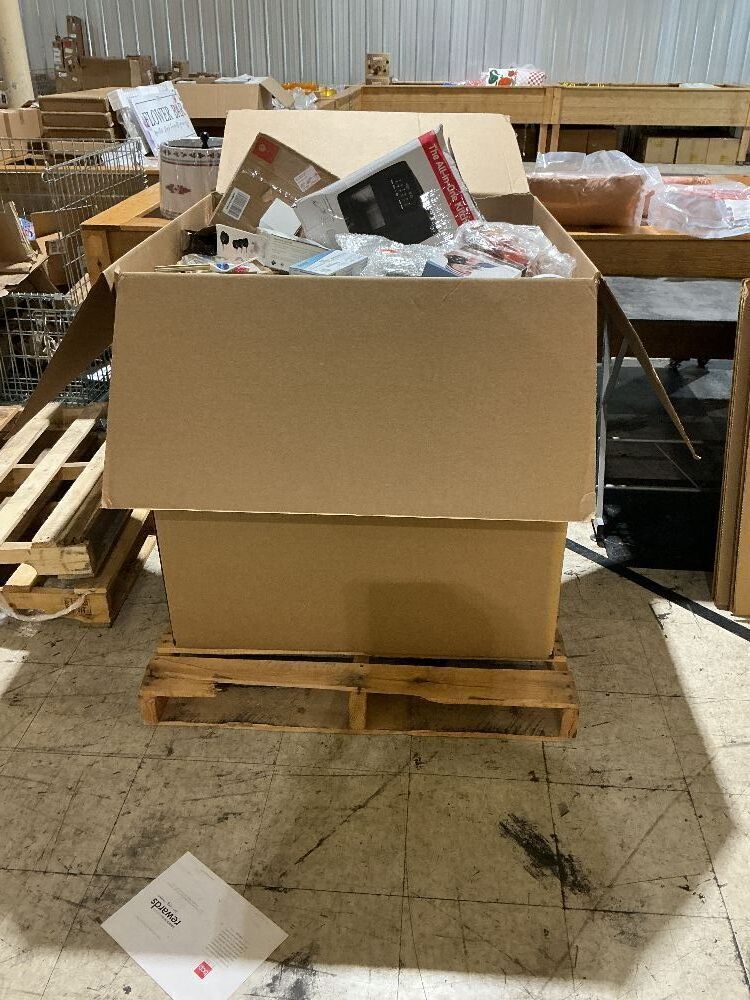 SALVAGE PALLET-SOME ITEMS MAY BE INCOMPLETE OR DAMAGED - Image 3 - Lot 52