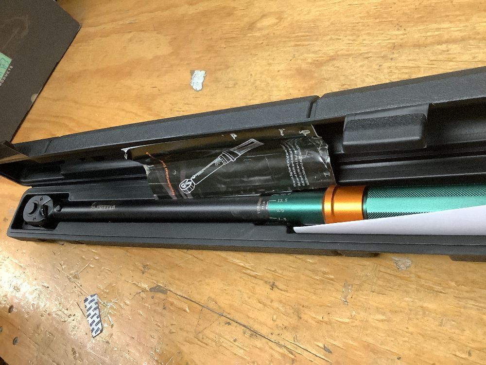 1/2-Inch Drive Click Torque Wrench, 25-250 Ft.Lb, 72-Tooth Dual-Direction Adjustable Torque Wrench, ±3% High Precision for Car, Truck, Tractor, Heavy Machinery Maintenance - Image 2 - Lot 302