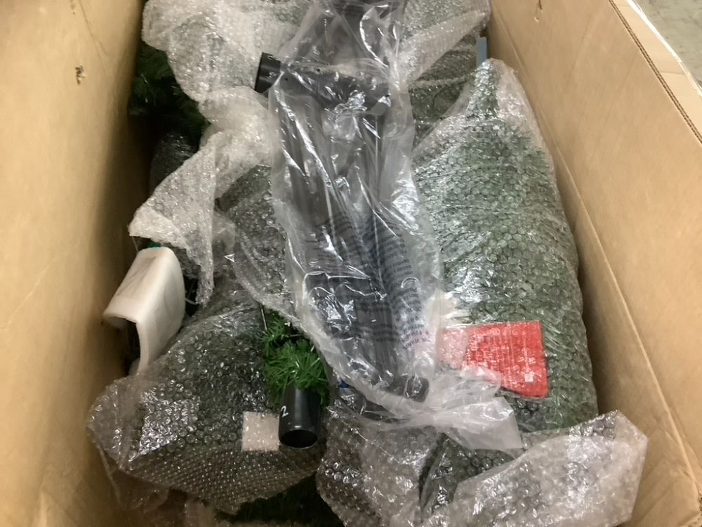 12ft Pre-Lit Spruce Hinged Artificial Christmas Tree w/ 1,300 Incandescent Lights - Image 4 - Lot 22