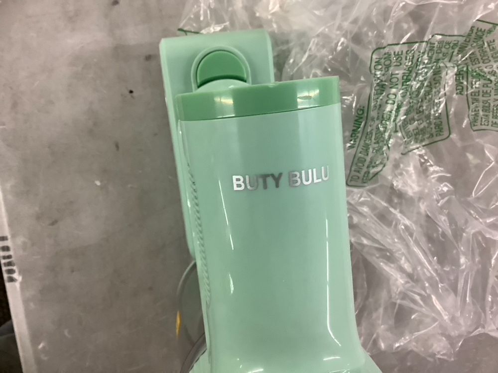 Buty Bulu Handheld Vacuum Cleaner - No Charger - Image 4 - Lot 173