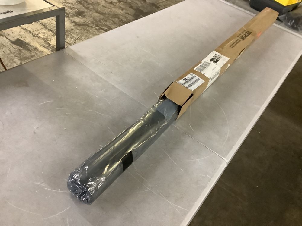 VEVOR Plastic Table Cover 42 x 72 in. 1.5 mm - Image 2 - Lot 224JF