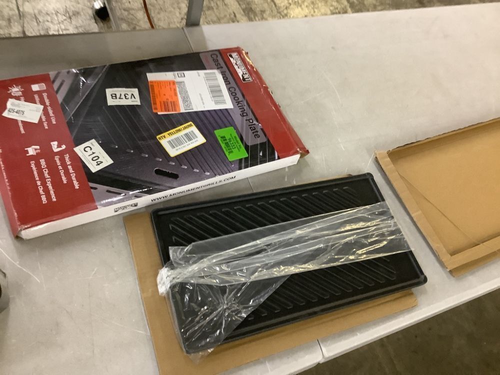 Monument Grills Reversible Cast Iron Cooking Plate - Image 2 - Lot 229JF