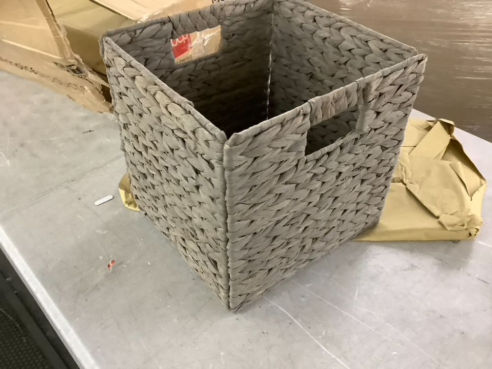 Set of 5 Collapsible Hyacinth Storage Baskets w/ Inserts - 10.5x10.5in - Image 3 - Lot 261