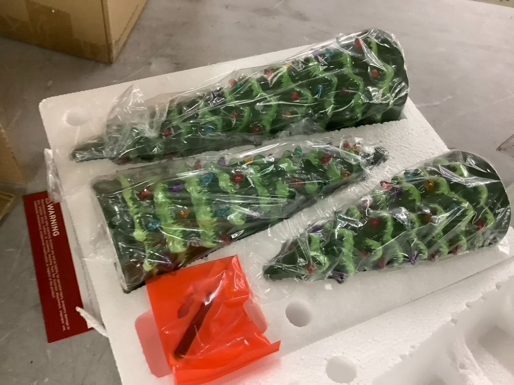 Set of 3 Pre-Lit Ceramic Tabletop Christmas Trees - Image 4 - Lot 277