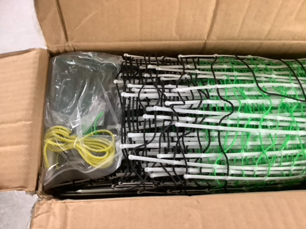 Electric Fence Netting, 35" H x 164' L - Image 3 - Lot 373