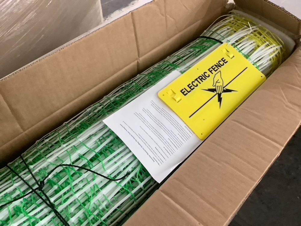 Electric Fence Netting, 35" H x 164' L - Image 5 - Lot 373