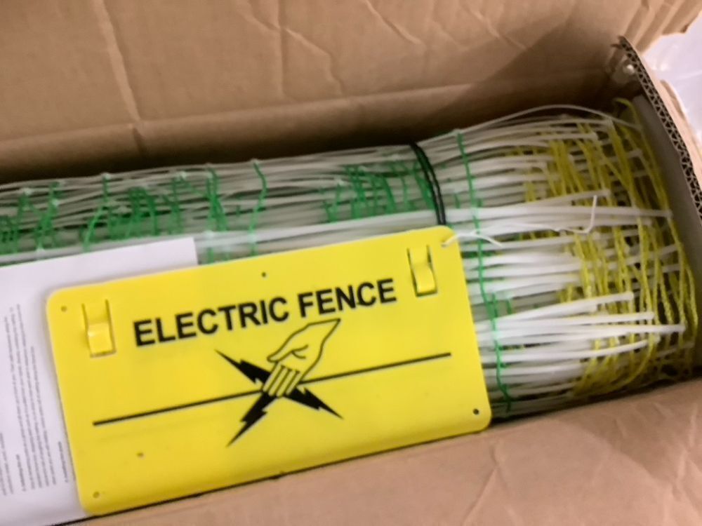 Electric Fence Netting, 35" H x 164' L - Image 6 - Lot 373