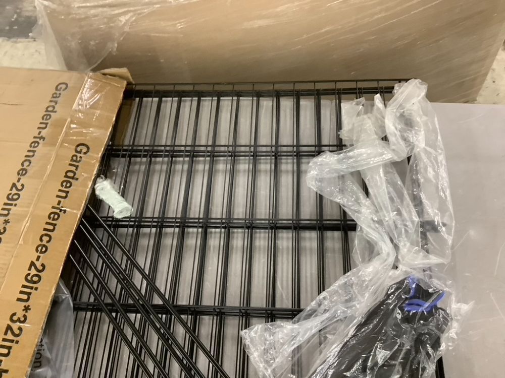 Garden Fence with Gate, 29" x 32", 6 Panels - Image 5 - Lot 375