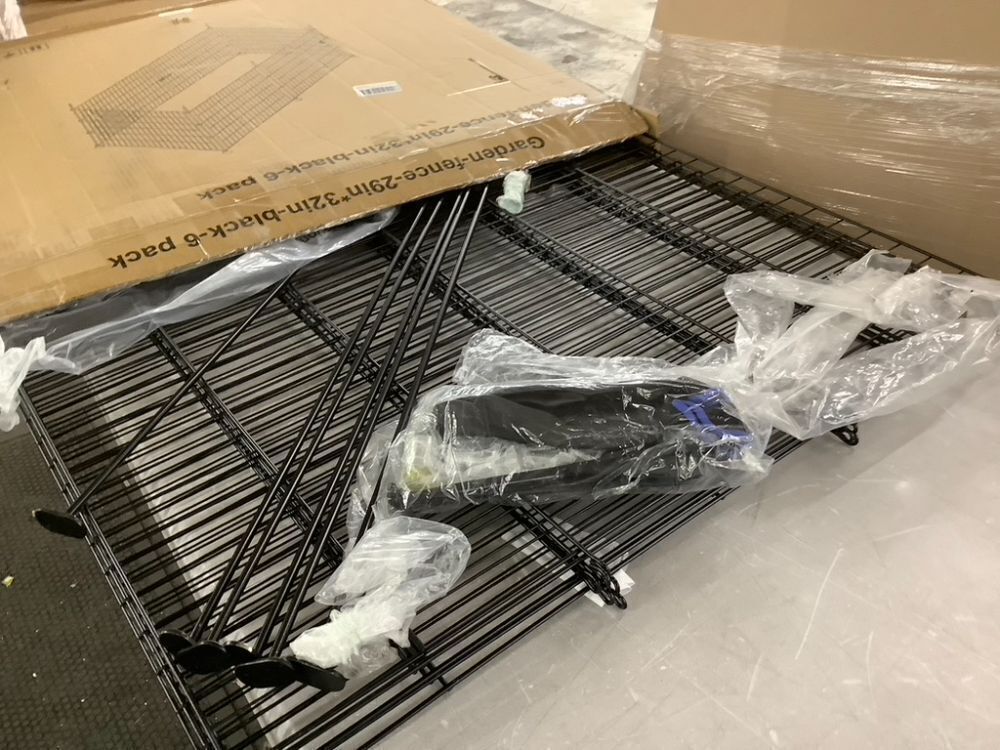 Garden Fence with Gate, 29" x 32", 6 Panels - Image 7 - Lot 375