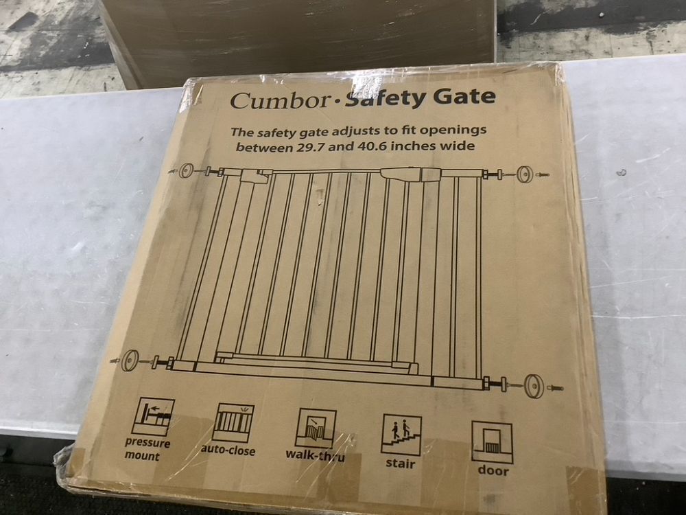 Cumbor 29.7-40.6" Baby Gate - Image 2 - Lot 377