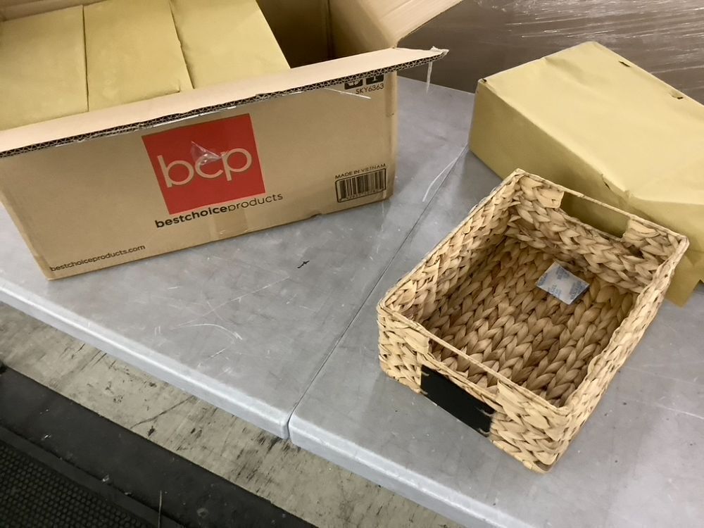 Set of 4 Water Hyacinth Pantry Baskets w/ Chalkboard, Marker - 12in - Image 2 - Lot 462