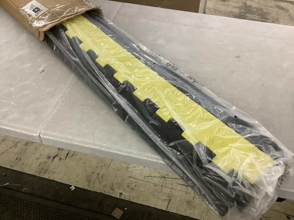 VEVOR 2 Channel Cable Protector Ramp 22000 lbs Load - Image 2 - Lot 472