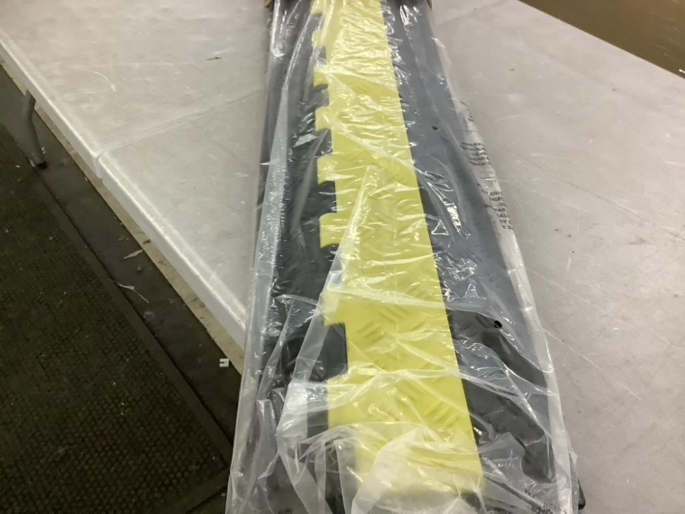 VEVOR 2 Channel Cable Protector Ramp 22000 lbs Load - Image 5 - Lot 472