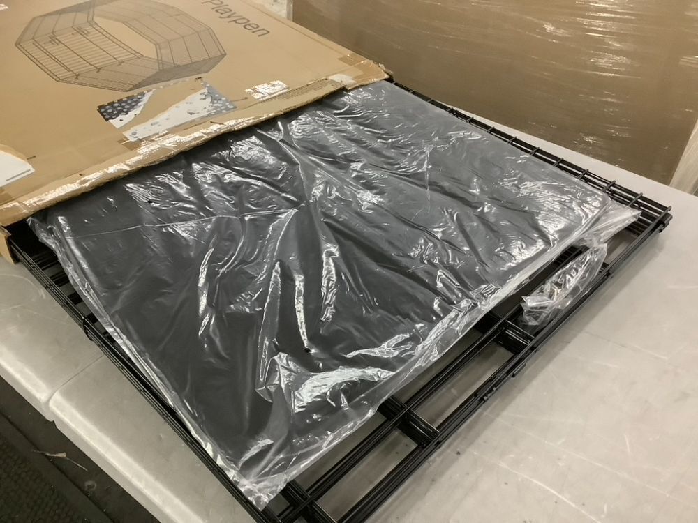 Pet Playpen - Image 4 - Lot 473