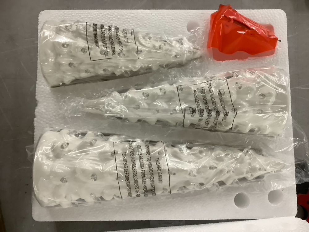 Set of 3 Pre-Lit Ceramic Tabletop Christmas Trees - Image 2 - Lot 475