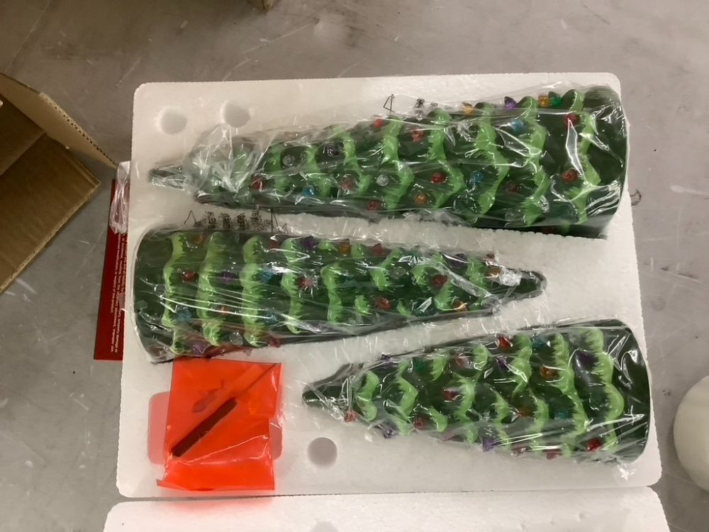 Set of 3 Pre-Lit Ceramic Tabletop Christmas Trees - Image 3 - Lot 480