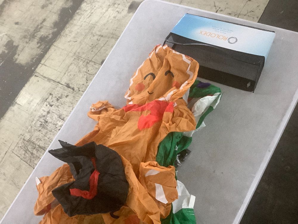 7' Christmas Inflatable - Image 2 - Lot 523