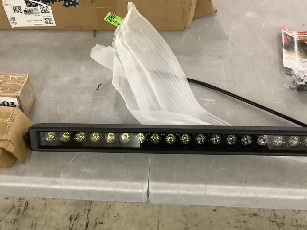 OFFROADTOWN 40 Inch Single Row LED Light Bar 400W - Image 5 - Lot 568