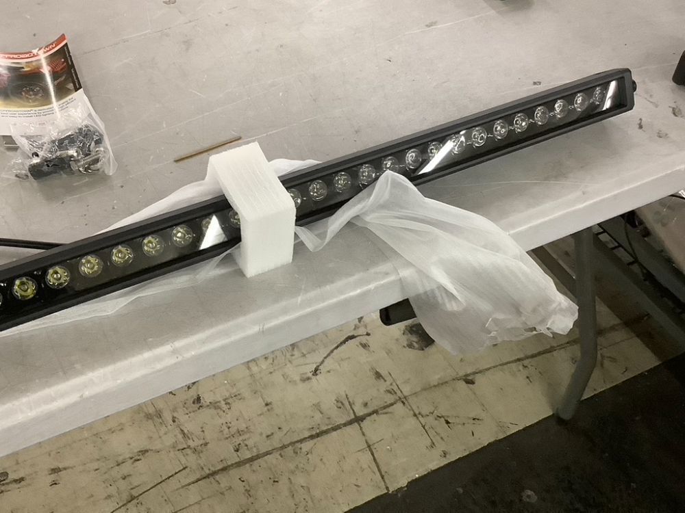 OFFROADTOWN 40 Inch Single Row LED Light Bar 400W - Image 6 - Lot 568