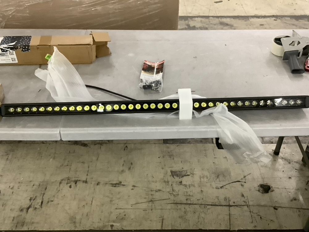 OFFROADTOWN 40 Inch Single Row LED Light Bar 400W - Image 8 - Lot 568