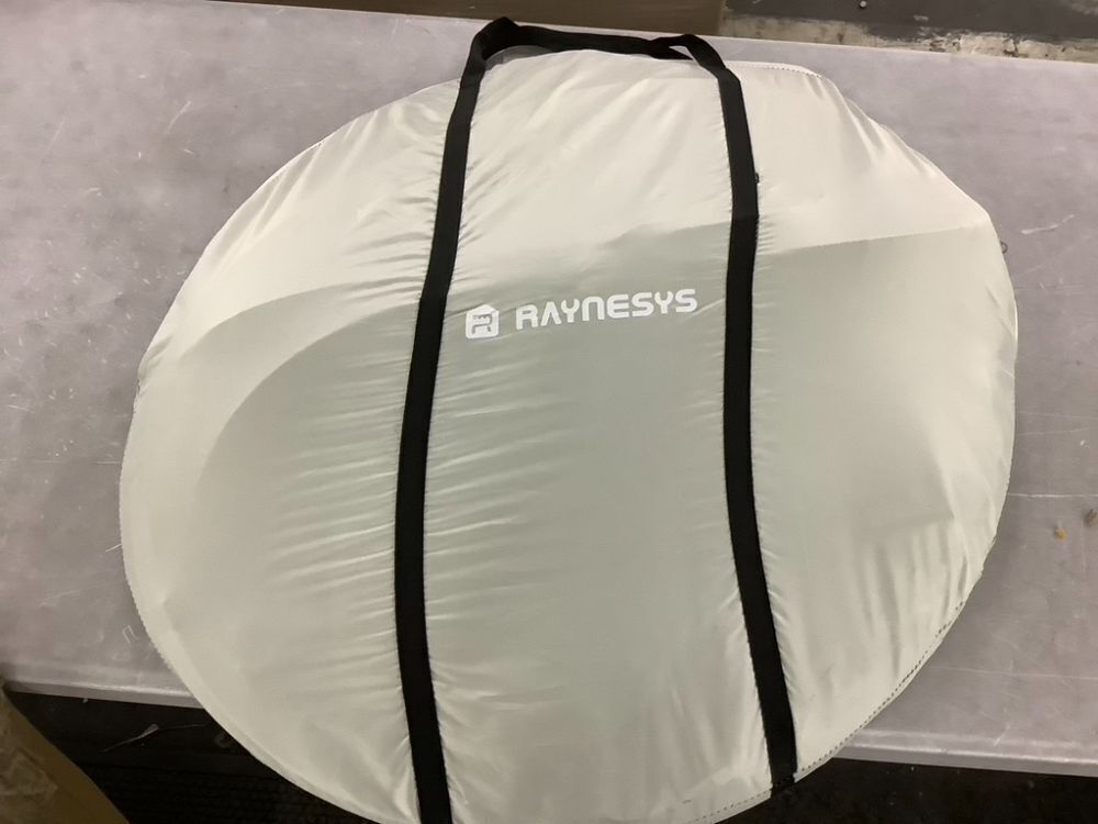 Raynesys Sports Pods, Instant Pop Up Bubble Tent Fits 3-4 Persons - Zipper Broken on Cover - Image 1 - Lot 571